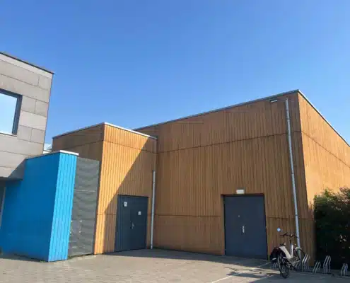 Revêtement de façade en bois de mélèze Holland à Kloetinge